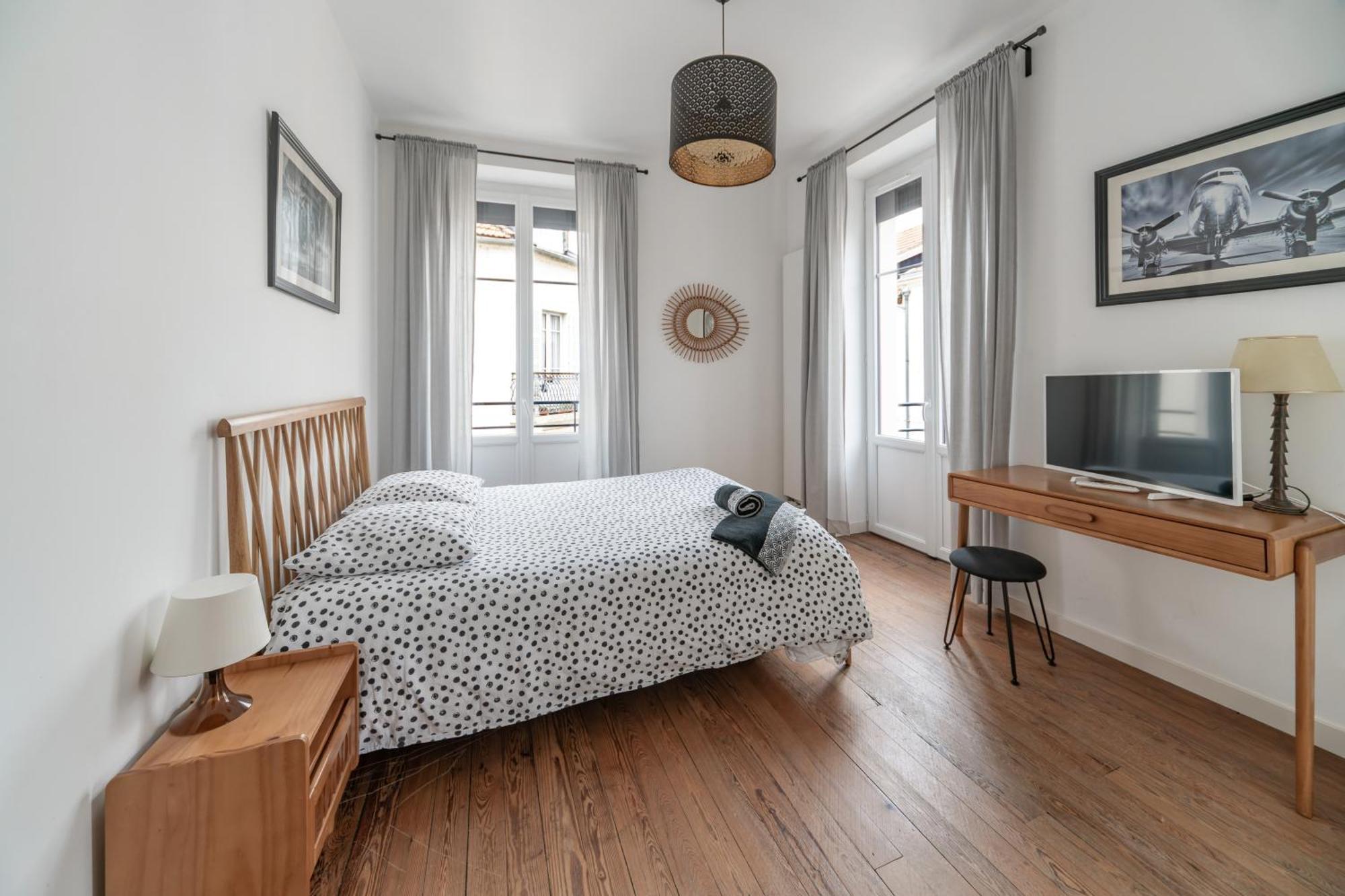 Grande Maison Vichy - Maison Ou Appartements En Centre Ville Habitación foto