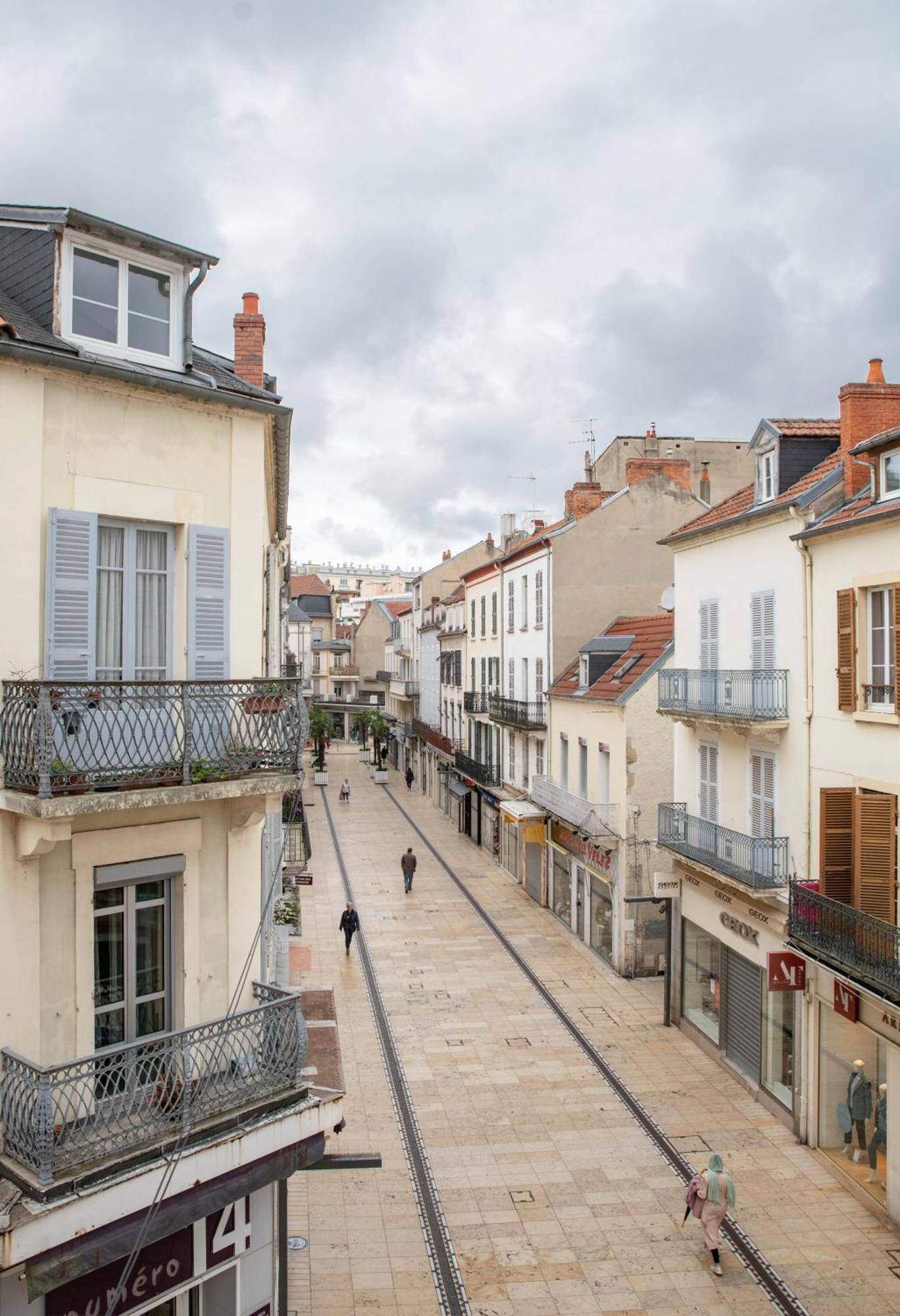Grande Maison Vichy - Maison Ou Appartements En Centre Ville Habitación foto
